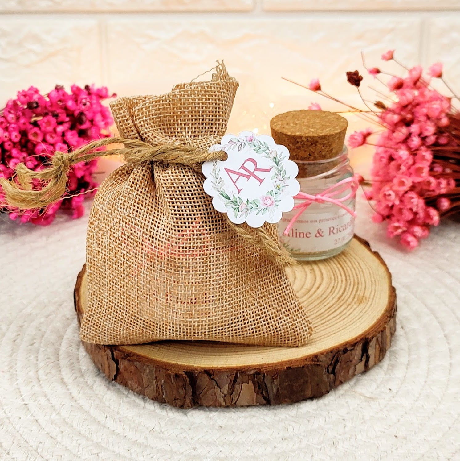 LEMBRANCINHA DE CASAMENTO VELA AROMÁTICA 40G SACO JUTA FIO DE SEDA