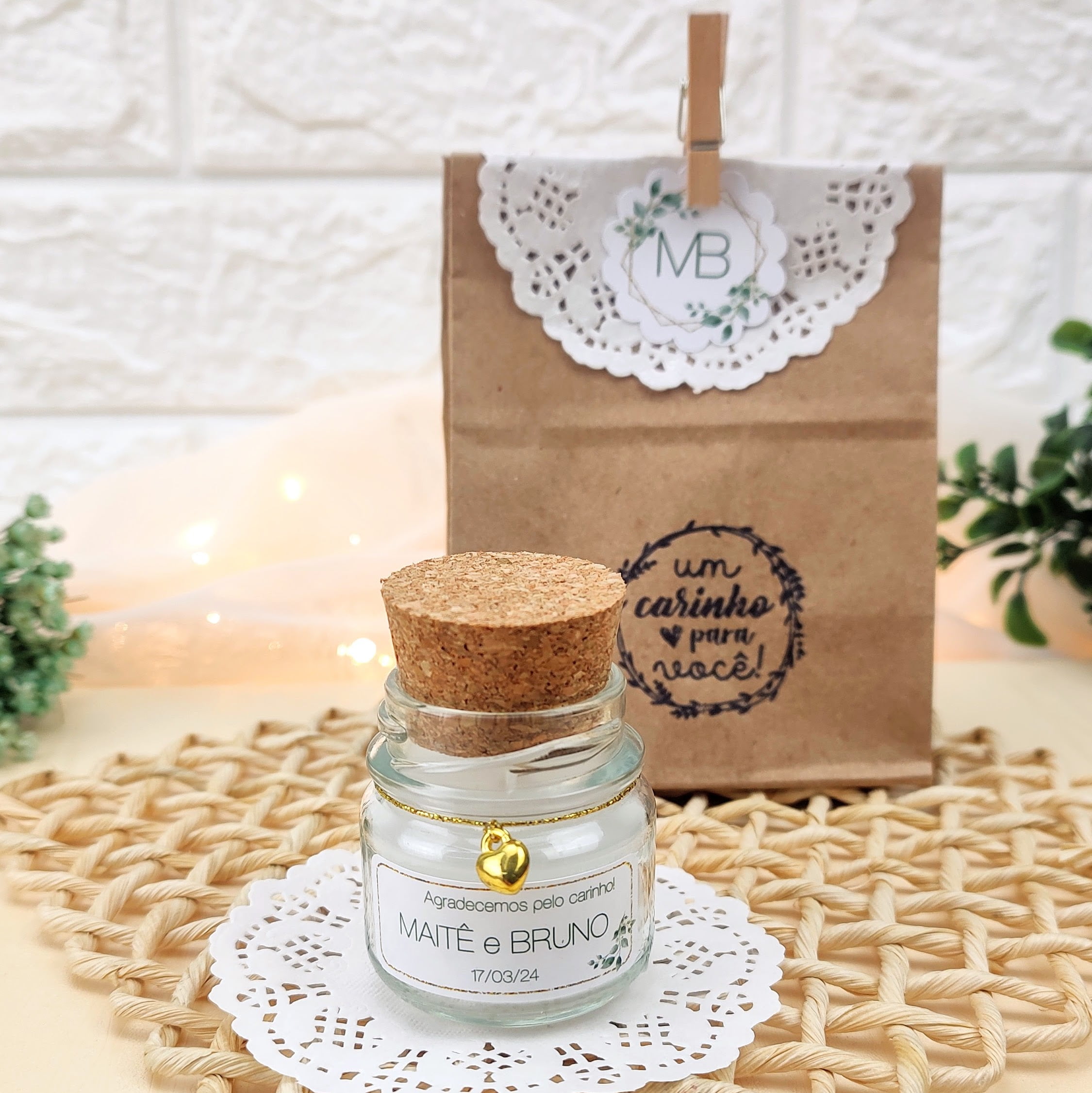 LEMBRANCINHA DE CASAMENTO VELA AROMÁTICA 40G SACO KRAFT PINGENTE CORAÇÃO