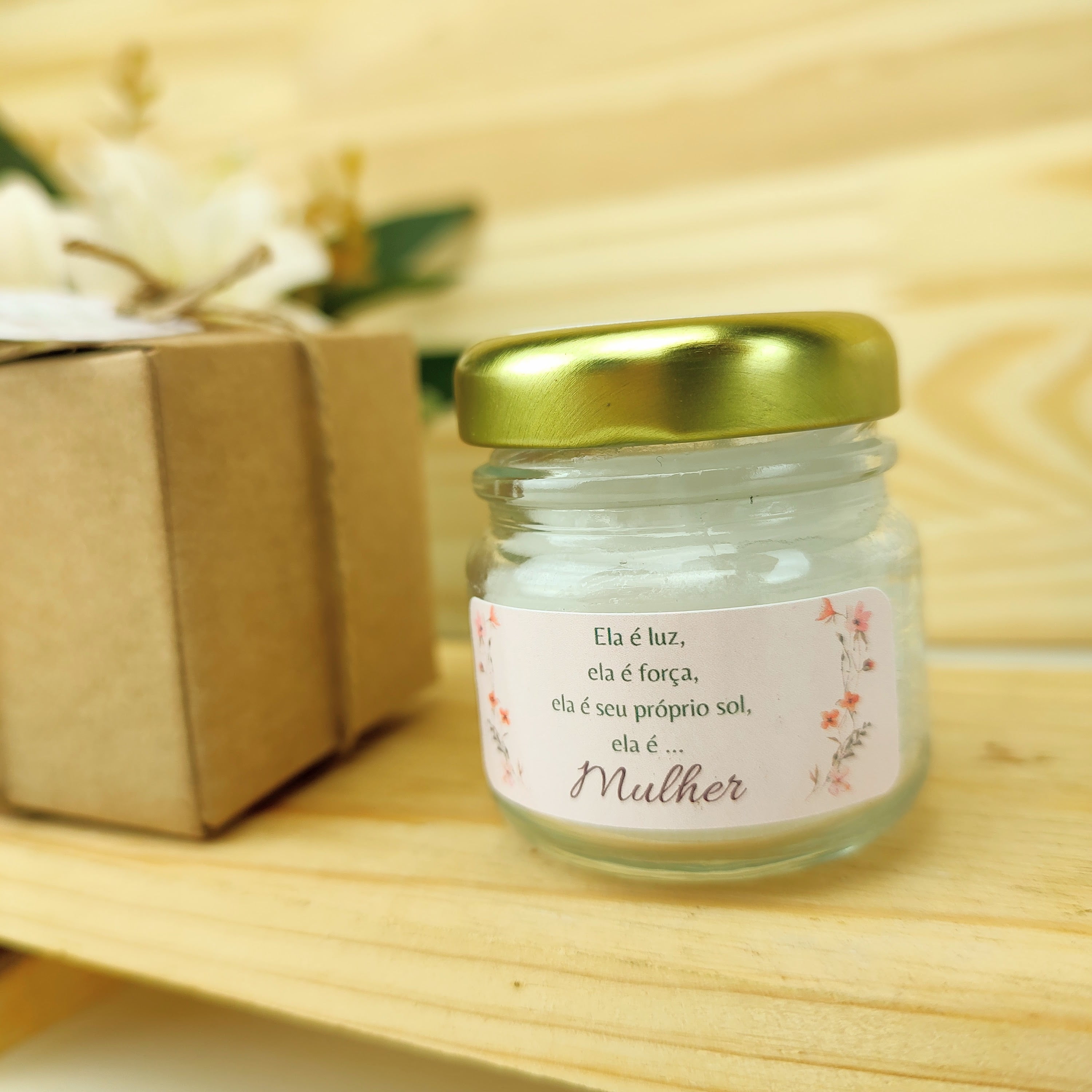 Lembrancinha Dia da Mulher Vela Aromática 40g Tampa Caixa Kraft 2024