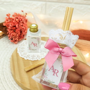 LEMBRANCINHA DE CASAMENTO AROMATIZADOR DIFUSOR 30ML ORGANZA COM RENDA LAÇO GORGURÃO 