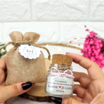 LEMBRANCINHA DE CASAMENTO VELA AROMÁTICA 40G SACO JUTA FIO DE SEDA AD TRANSPARENTE